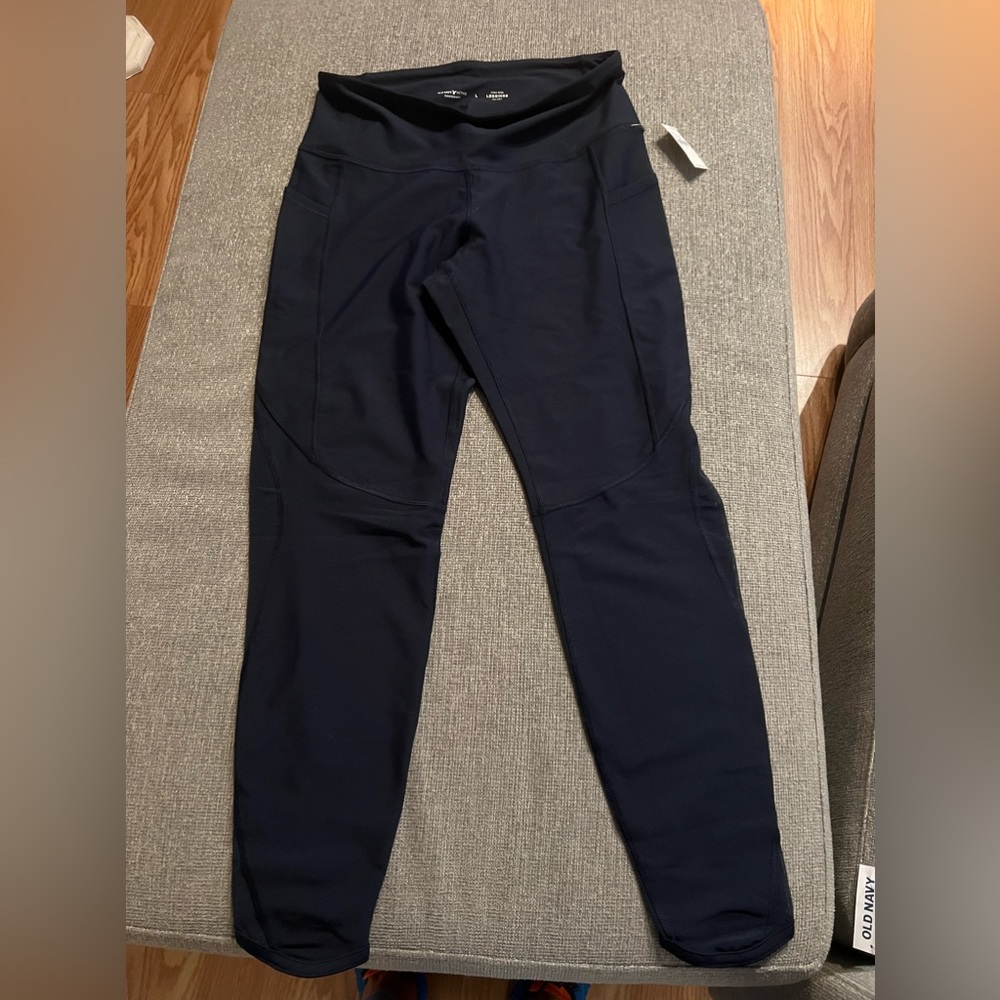 Woman’s Old Navy Powersoft Higheise Mesh Leggings in Navy